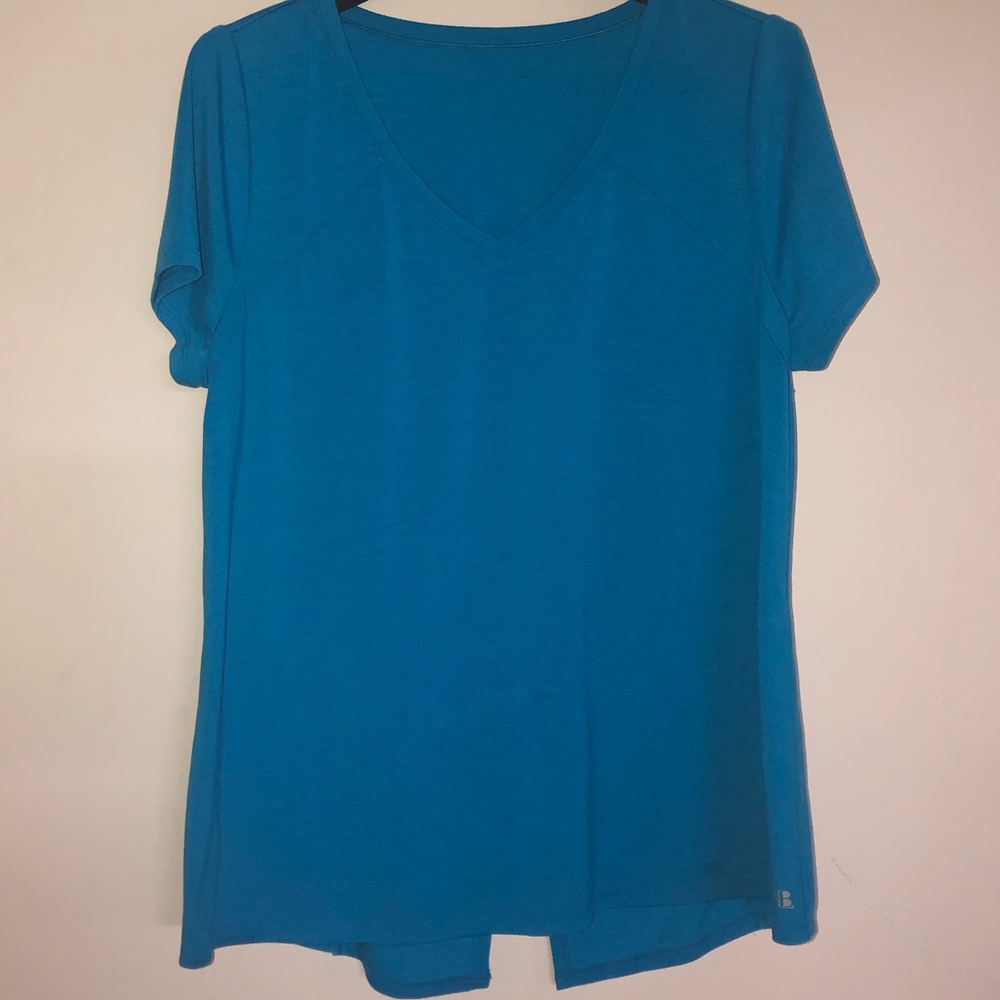 Athletic T-shirt with back vent